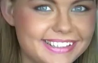 XXX ベッドの上にカモシカを植える 女性 専用 えっち 動画